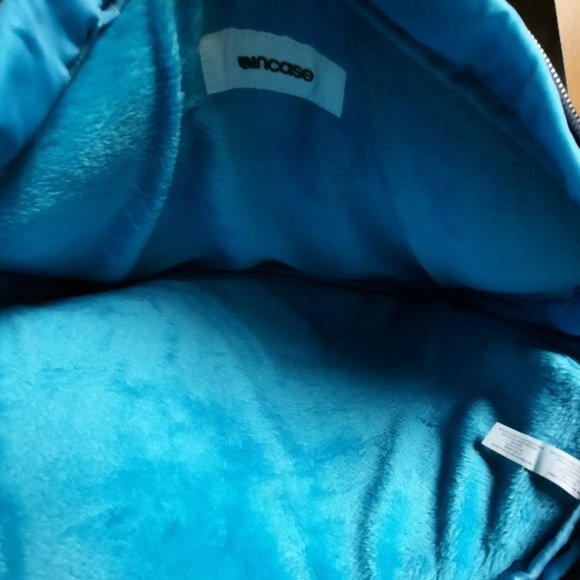 Incase Gray Laptop/Tablet Shoulder Bag - Picture 2 of 7